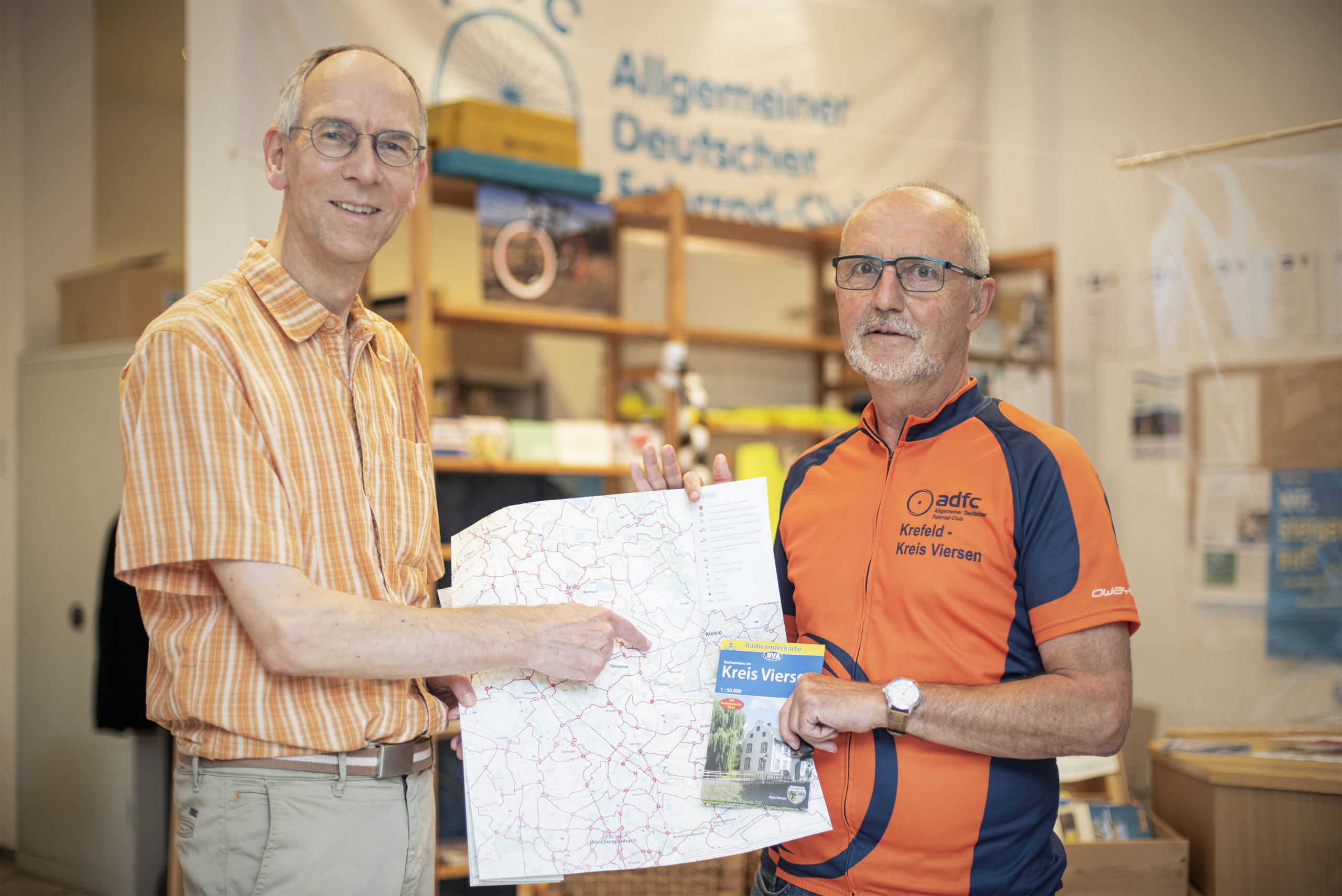 Der Niederrhein ist ein Radfahr-Paradies. Und mit dem Infoladen des ADFC Krefeld/Viersen haben wir sogar Zugriff auf etliche Experten, die sich rund um Tourplanung hervorragend auskennen.