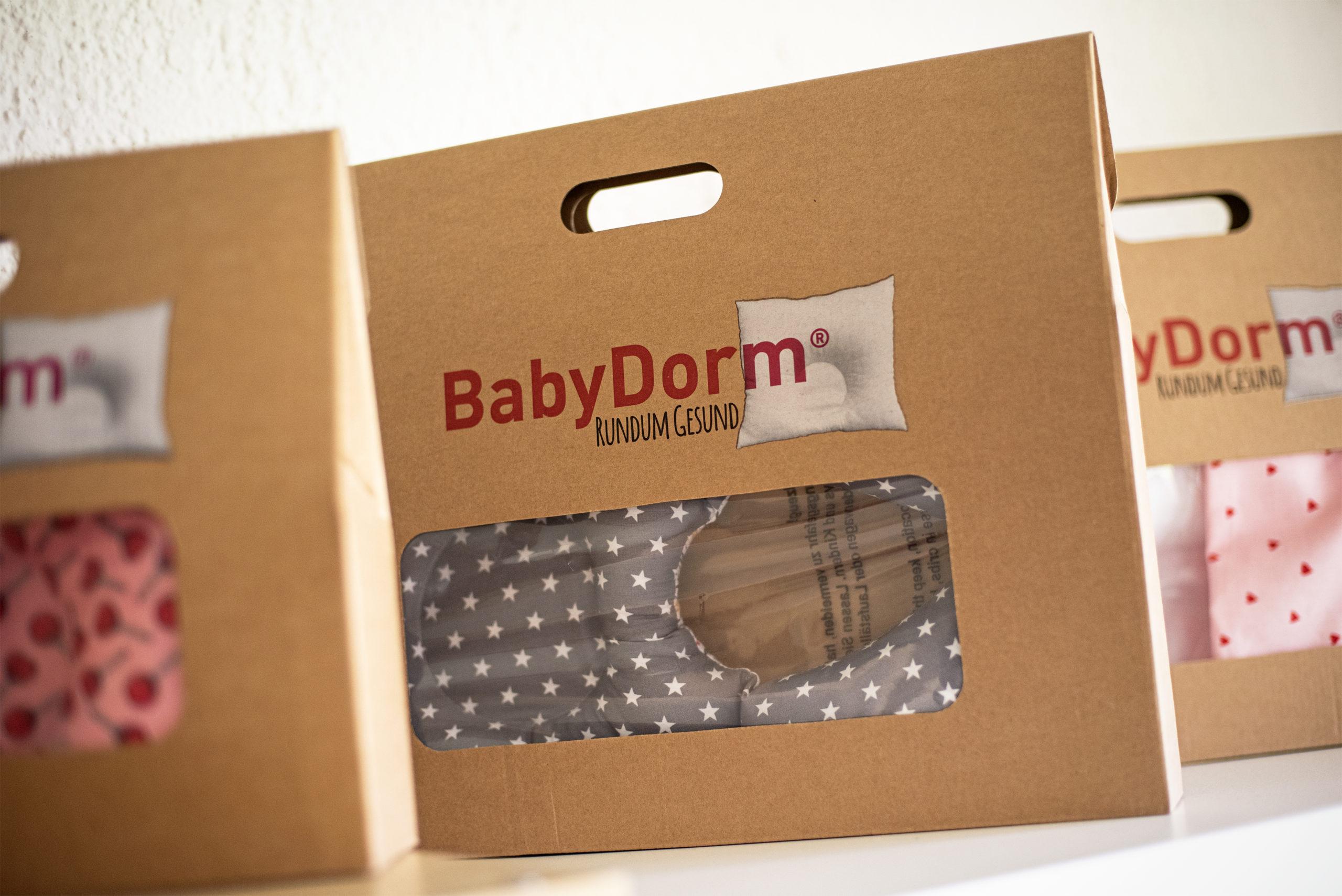 Als Medizinprodukt der Klasse 1 wird das BabyDorm®-Kissen von einem eigens geschulten Mitarbeiter auf Qualität und Sicherheit hin überprüft, um den hohen Ansprüchen stets gerecht zu werden