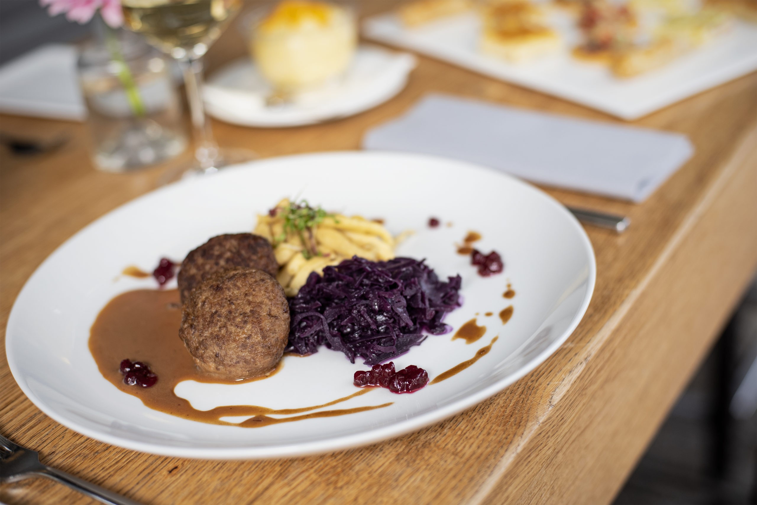 Delikatessen Franken steht für hervorragende Beratung und hochqualitative Speisen, die man nicht nur im Bistro des Geschäfts, sondern auch zu Hause genießen kann