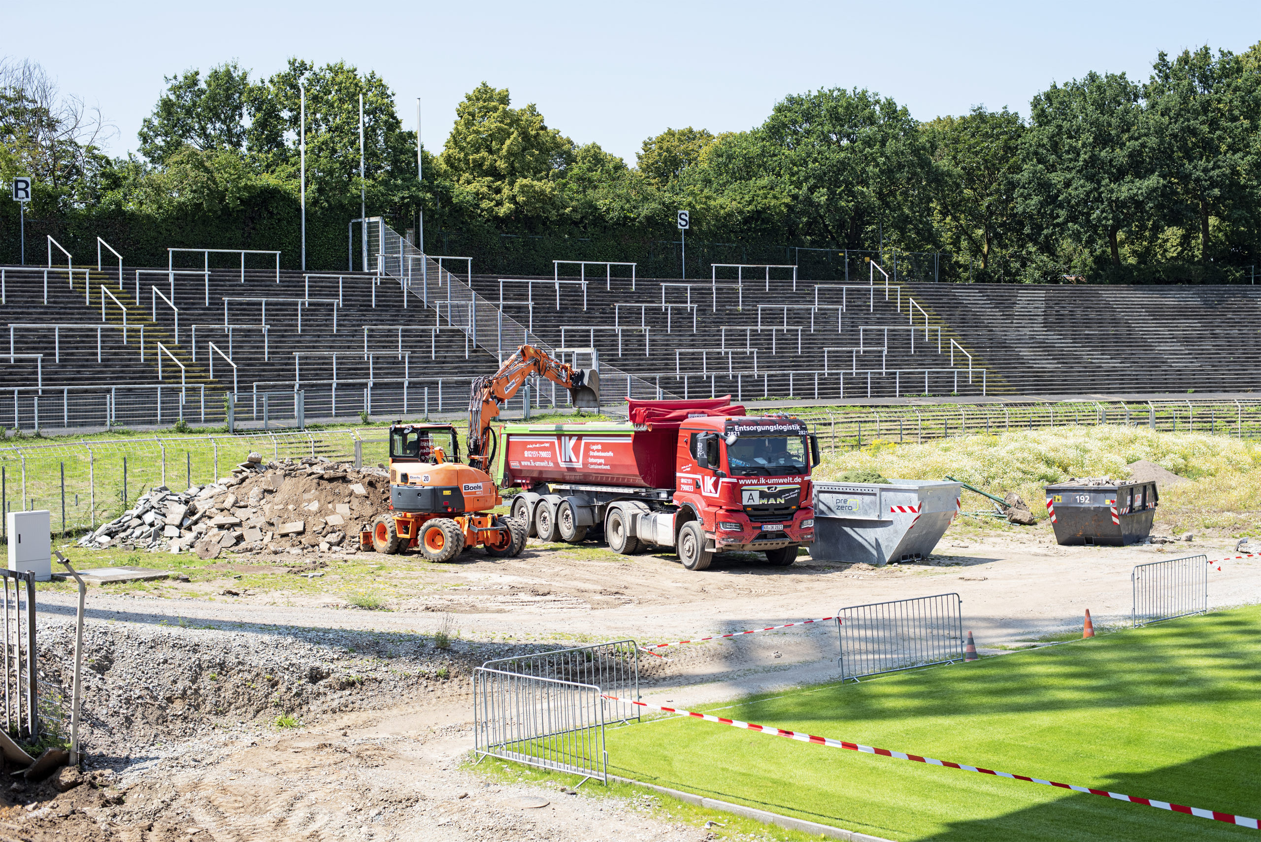 Rund 450 engagierte KFC-Fans wollen mit ihrer Initiative „Grotenburg-Supporters“ den Ruf ihres Vereins verbessern und dem Krefelder Profifußball wieder ein eigenes Wohnzimmer geben.