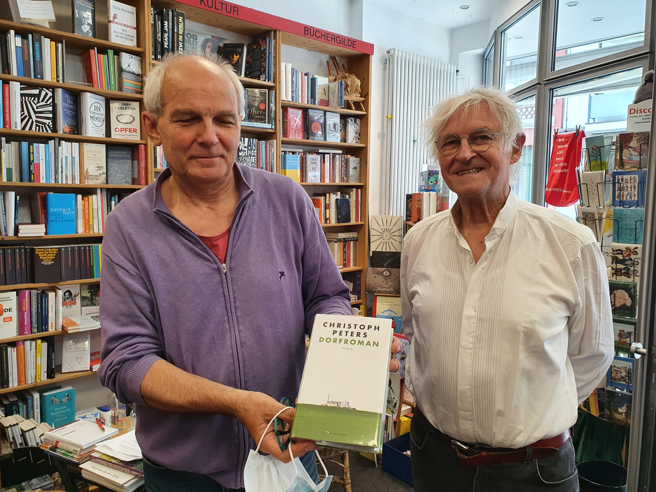 Der andere Buchladen und Cosmas & Damian setzen als alternative Buchhandlungen ganz individuelle Schwerpunkte in Krefelds Literaturwelt.