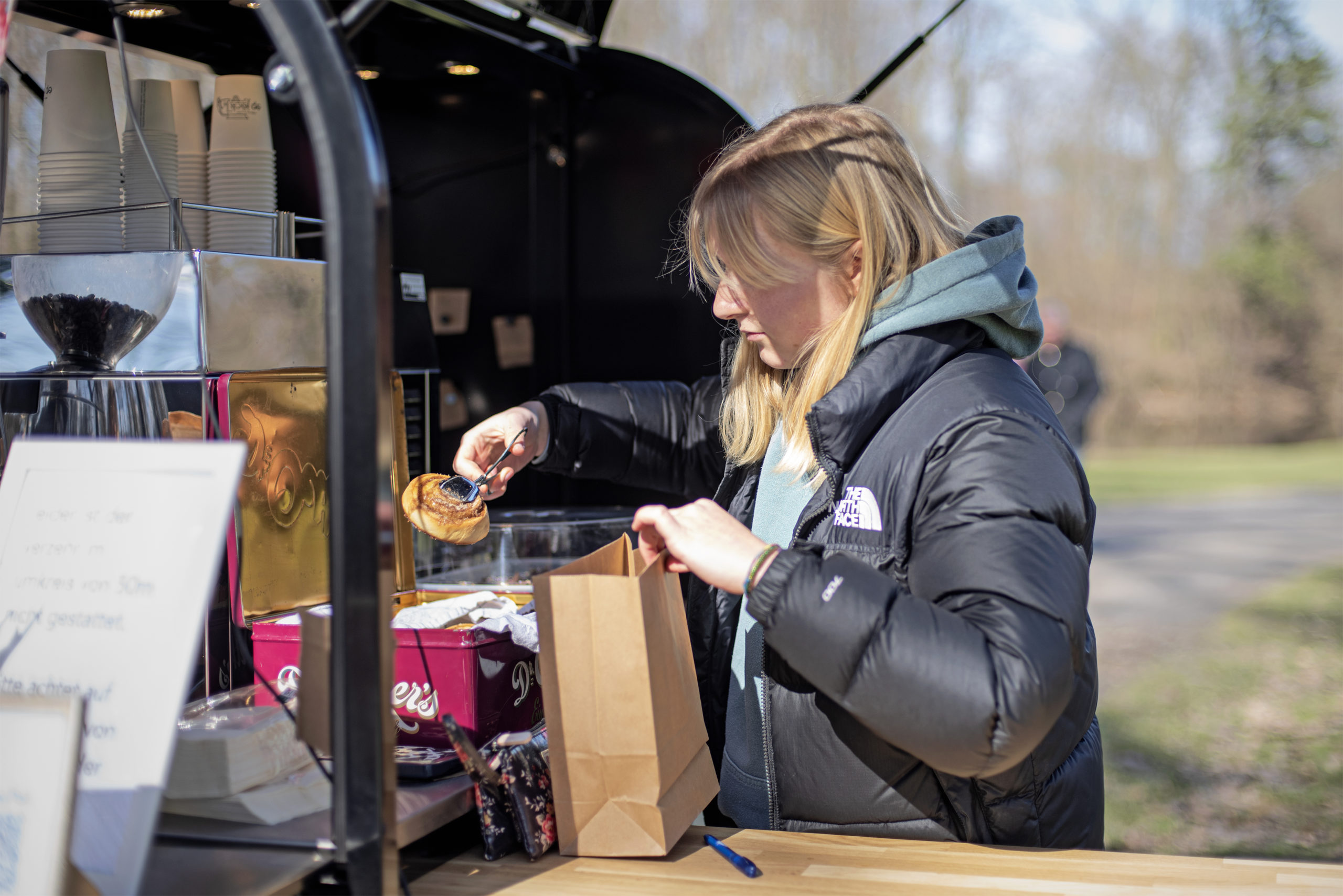 Zum Kaffee gibt es die beliebten Zimtschnecken aus dem Liesgen