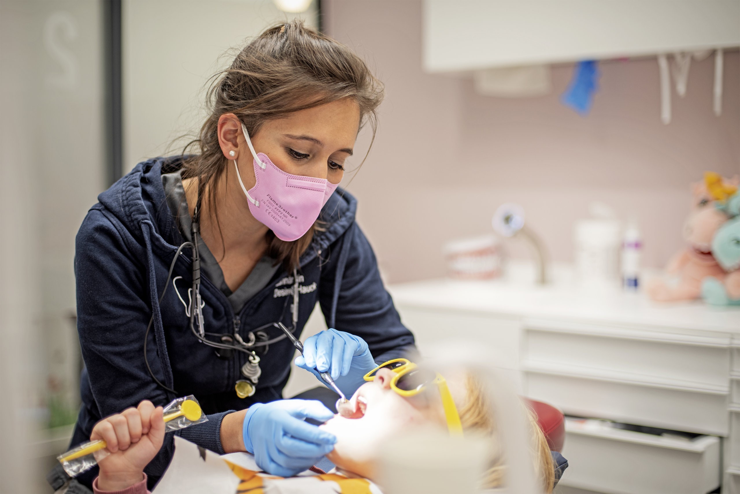 Im Kidsclub der Zahnärzte am Friedrichsplatz erleben Kinder den Behandlungstermin in angenehmer, spielerischer Atmosphäre.