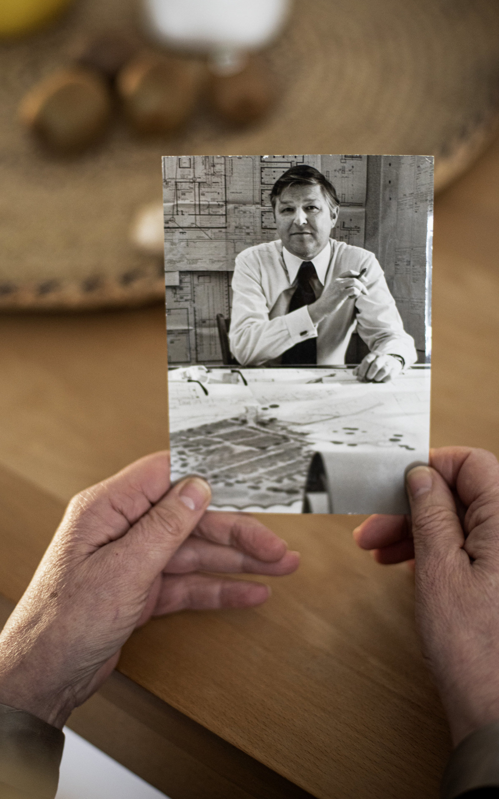 Die Brissago-Zigarre im Mund des Architekten – Martina liebte die Urlaube mit ihrem Vater