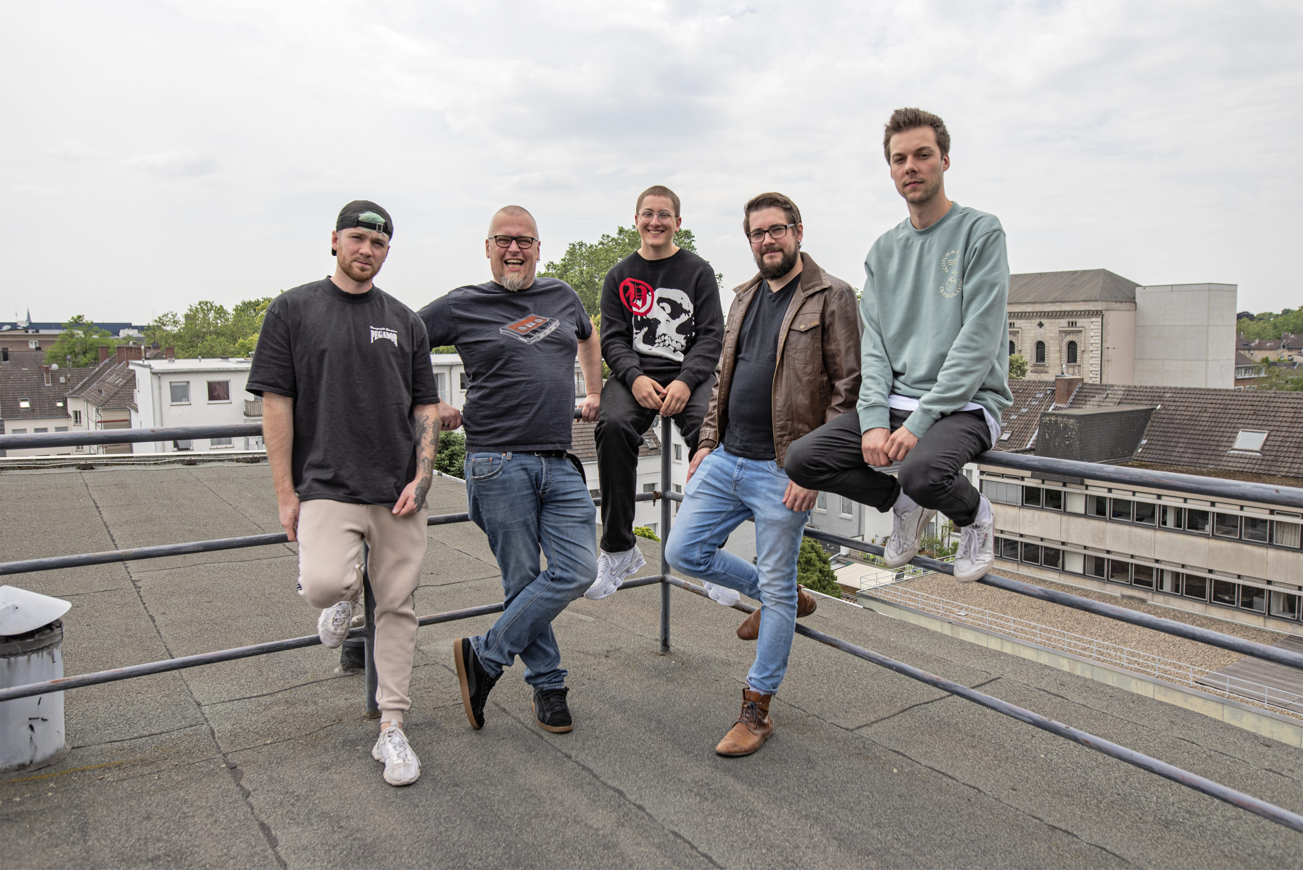 Felix R. Maier ist für ein Musikproduktion-Praktikum aus Freiburg nach Krefeld gekommen. Seit Mai wird von Stimmproduzent Christoph Walter betreut.