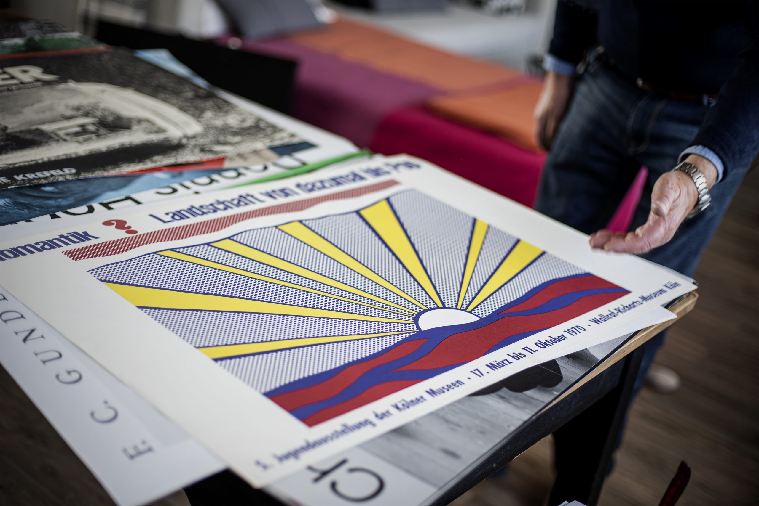 Neue Mitglieder seiner Sammlung wählt Rolf Brandt seit jeher intuitiv aus – es begeistern ihn besondere Formen, Farbkompositionen und Typografien