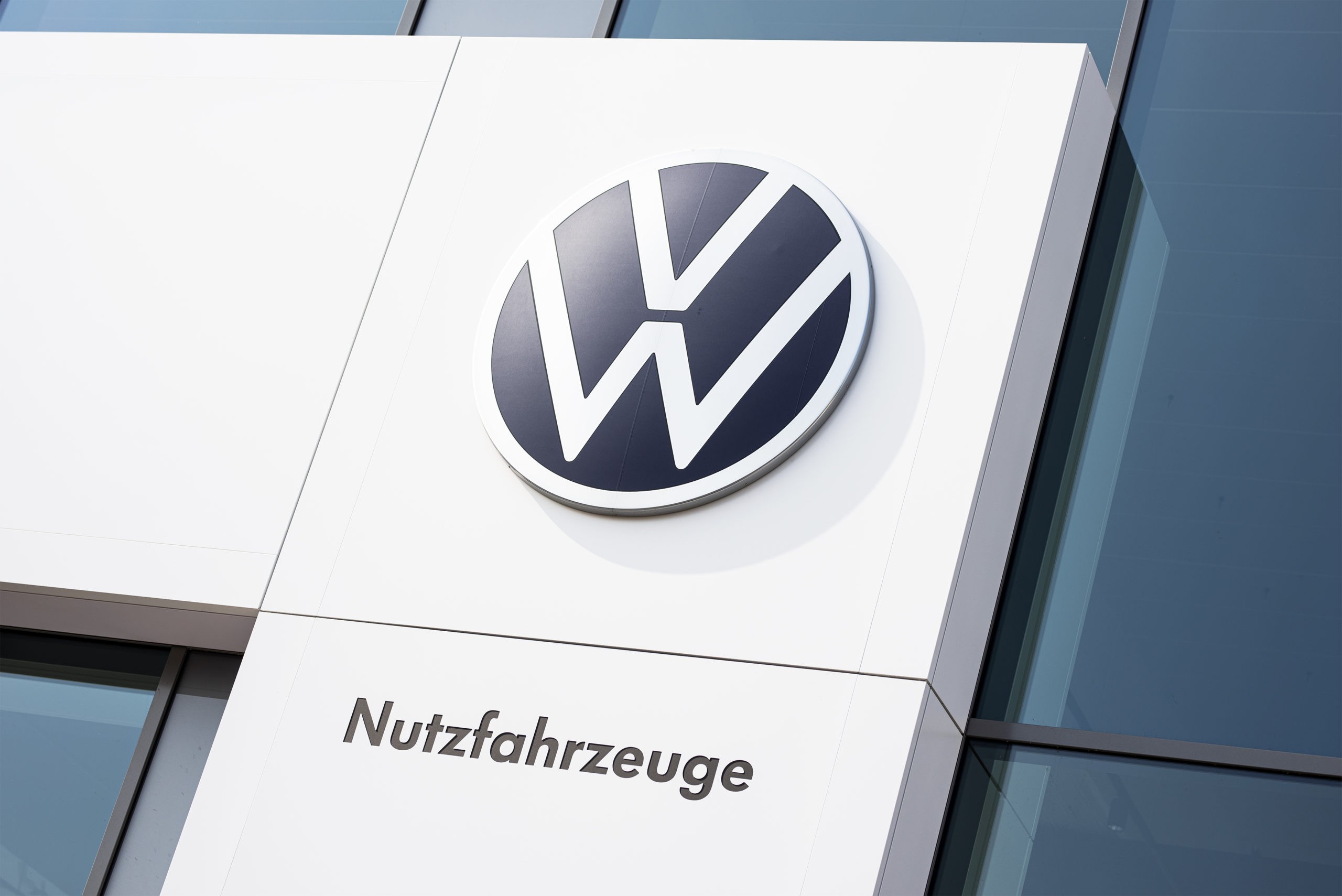 Wiedersehen_mit_einer_Ikone_VW-Borgmann_VW.Buzz_Schild