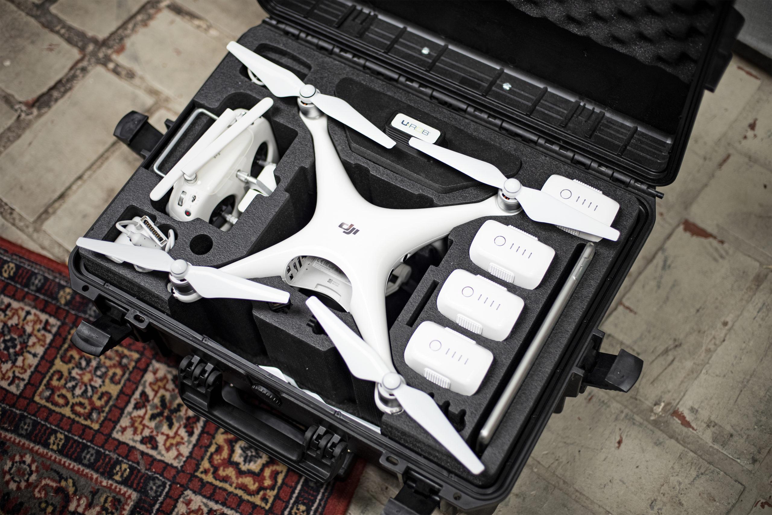 Bei dronevent haben Teams und Privatpersonen die Möglichkeit, ihre Gruppendynamik beim spielerischen Drohnenflug auszutesten. Dank DRONEREMOTE geht dies auch von zu Hause aus.